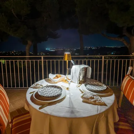 Bed & Breakfast Tra Gli Alberi E Il Mare Sirolo