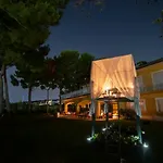 Tra Gli Alberi E Il Mare 4*