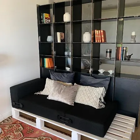 Tra Gli Alberi E Il Mare 4*