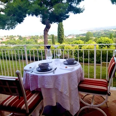 Tra Gli Alberi E Il Mare فندق مبيت وإفطار 4*