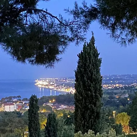 فندق مبيت وإفطار Tra Gli Alberi E Il Mare