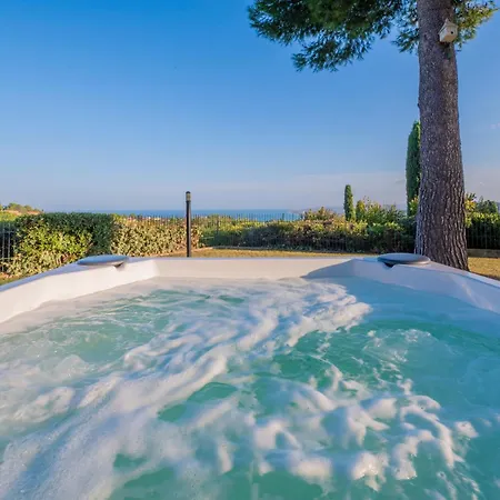 Tra Gli Alberi E Il Mare * Sirolo