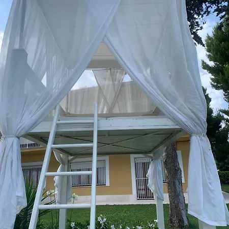 Tra Gli Alberi E Il Mare Bed & Breakfast *