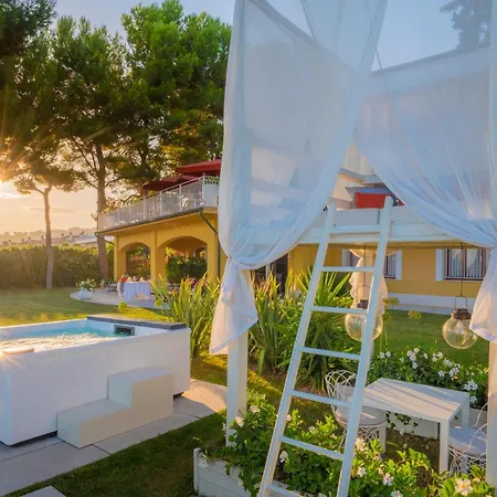 Tra Gli Alberi E Il Mare 4*