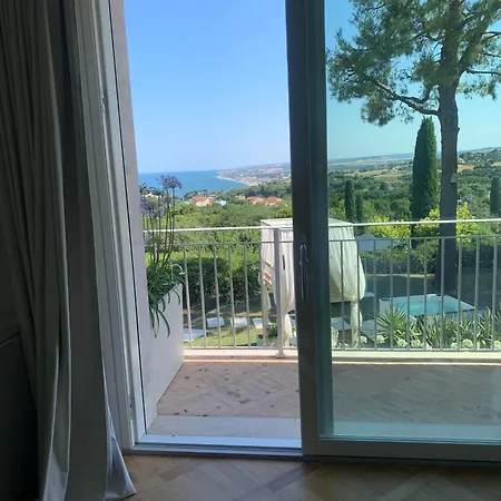 Tra Gli Alberi E Il Mare Bed & Breakfast *