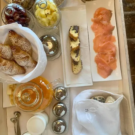 Tra Gli Alberi E Il Mare לינה וארוחת בוקר