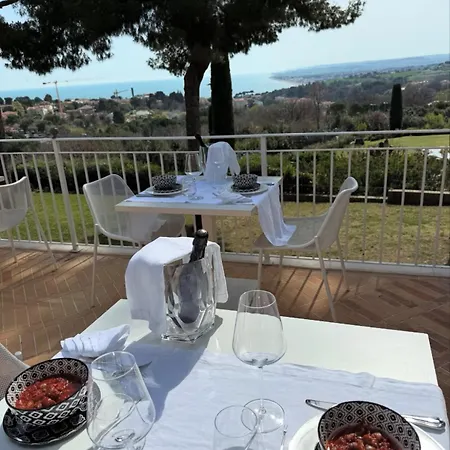Bed & Breakfast Tra Gli Alberi E Il Mare Sirolo