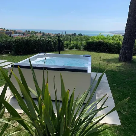 Tra Gli Alberi E Il Mare Bed & Breakfast *