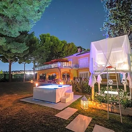 Tra Gli Alberi E Il Mare Bed & Breakfast 4*