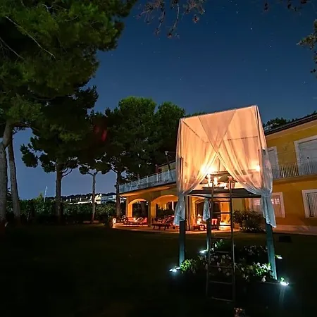 Tra Gli Alberi E Il Mare Bed & Breakfast