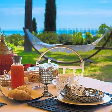 Bed & Breakfast Tra Gli Alberi E Il Mare Sirolo