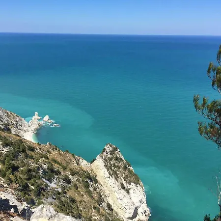 Bed & Breakfast Tra Gli Alberi E Il Mare Sirolo