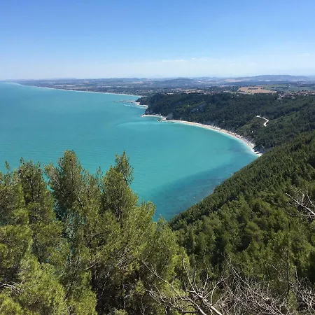 Bed & Breakfast Tra Gli Alberi E Il Mare