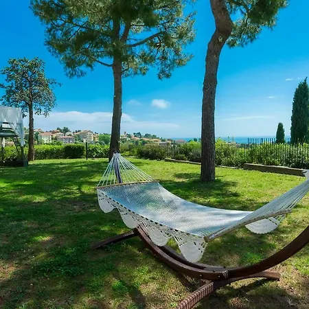 فندق مبيت وإفطار Tra Gli Alberi E Il Mare 4*